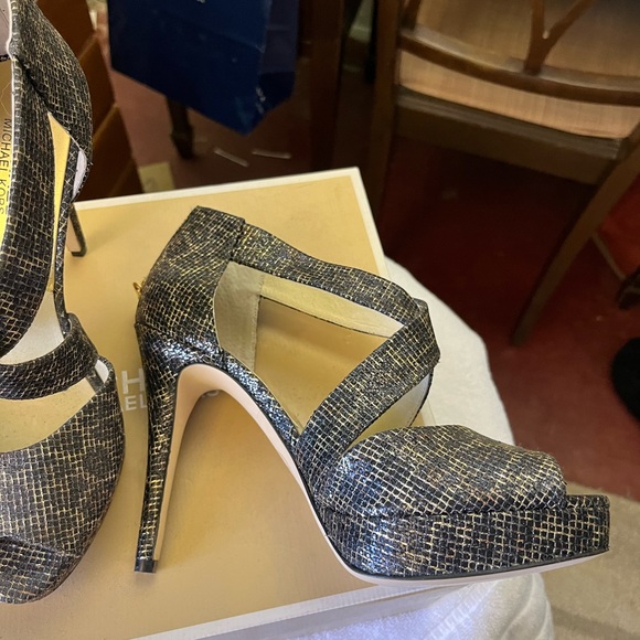 Michael Kors sexy metal mesh heel - Picture 3 of 4